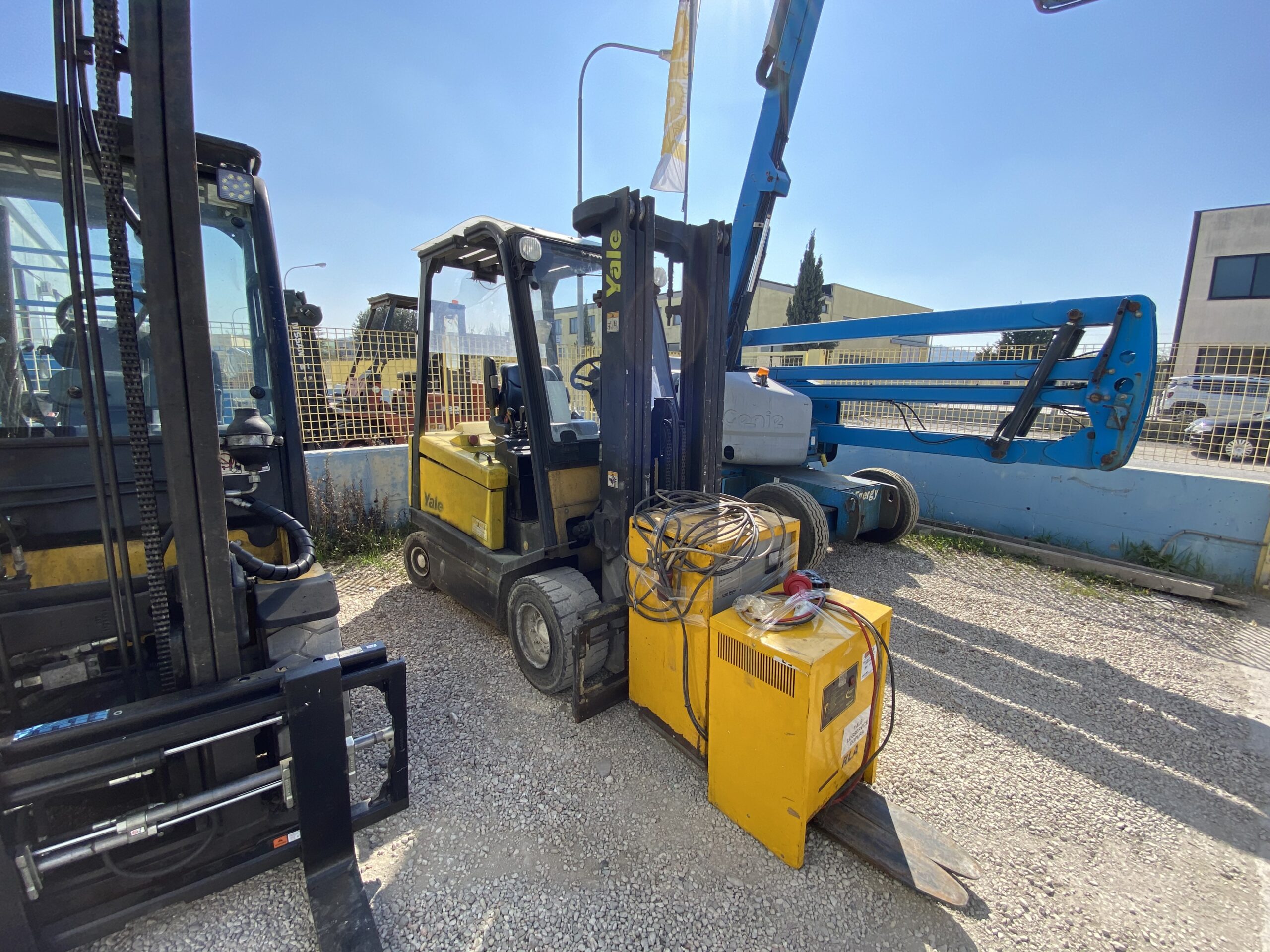 Carrello elevatore frontale elettrico a 4 ruote YALE ERP25ALF - immagine 2